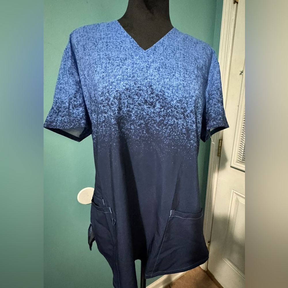 Women’s‎ scrub top